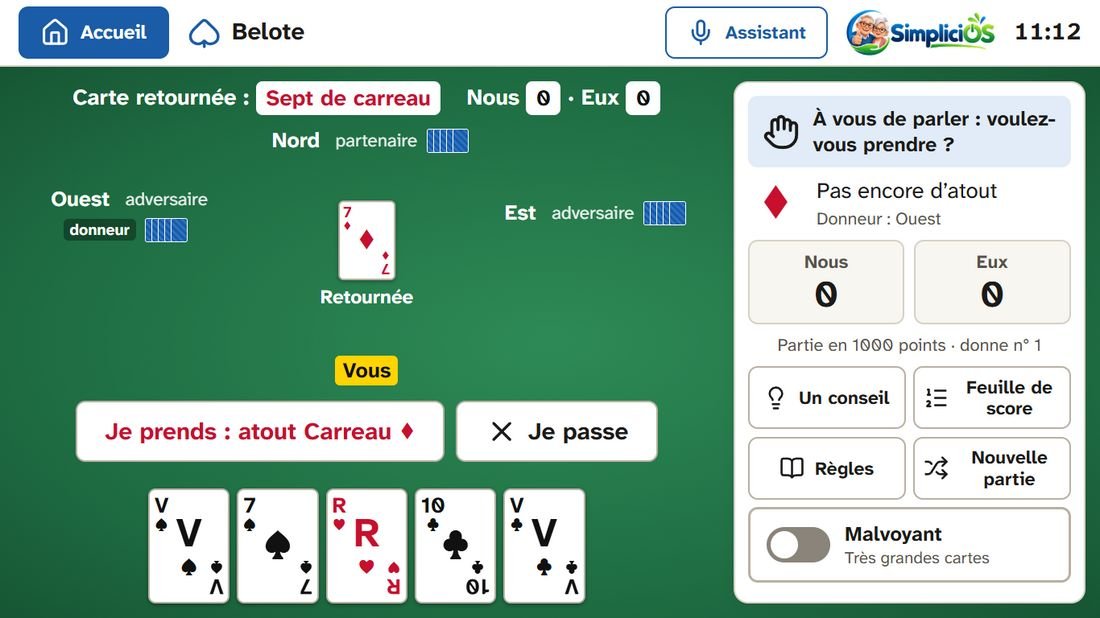 La belote, avec « Un conseil » et l'option « Malvoyant » (très grandes cartes).